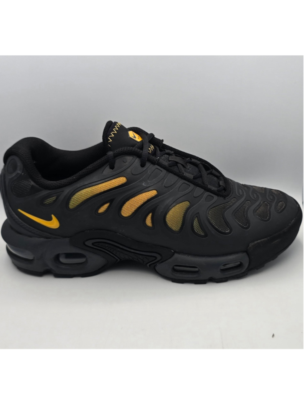 Men's Nike Air Max Plus Sneakers Black and Yellow 5.5y women's 7